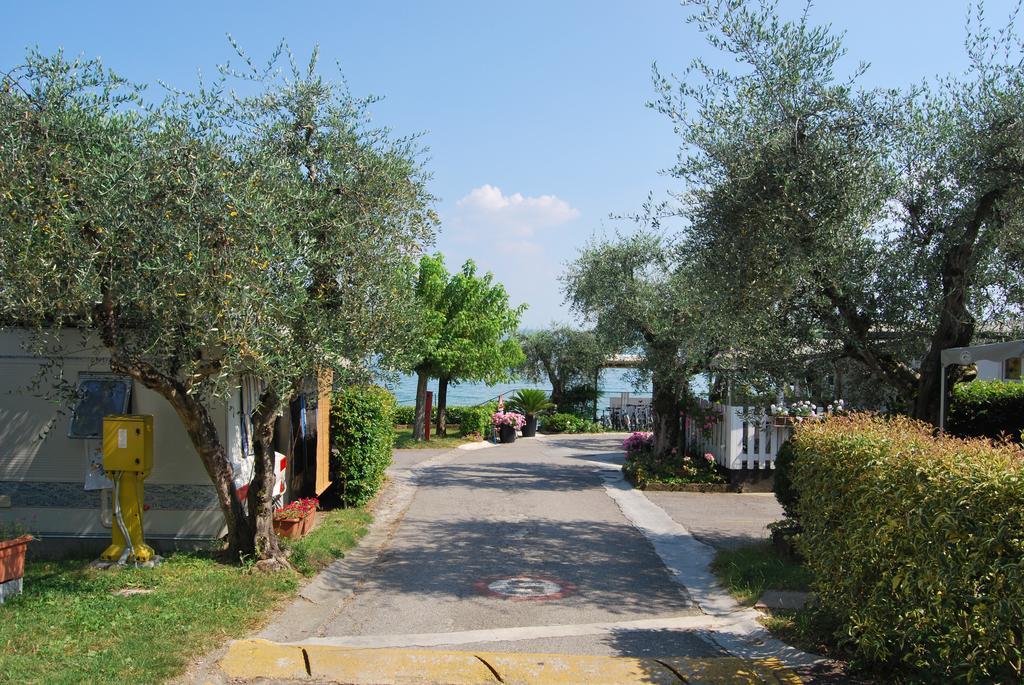 Camping Porto Srl Hotel Moniga del Garda Exterior photo